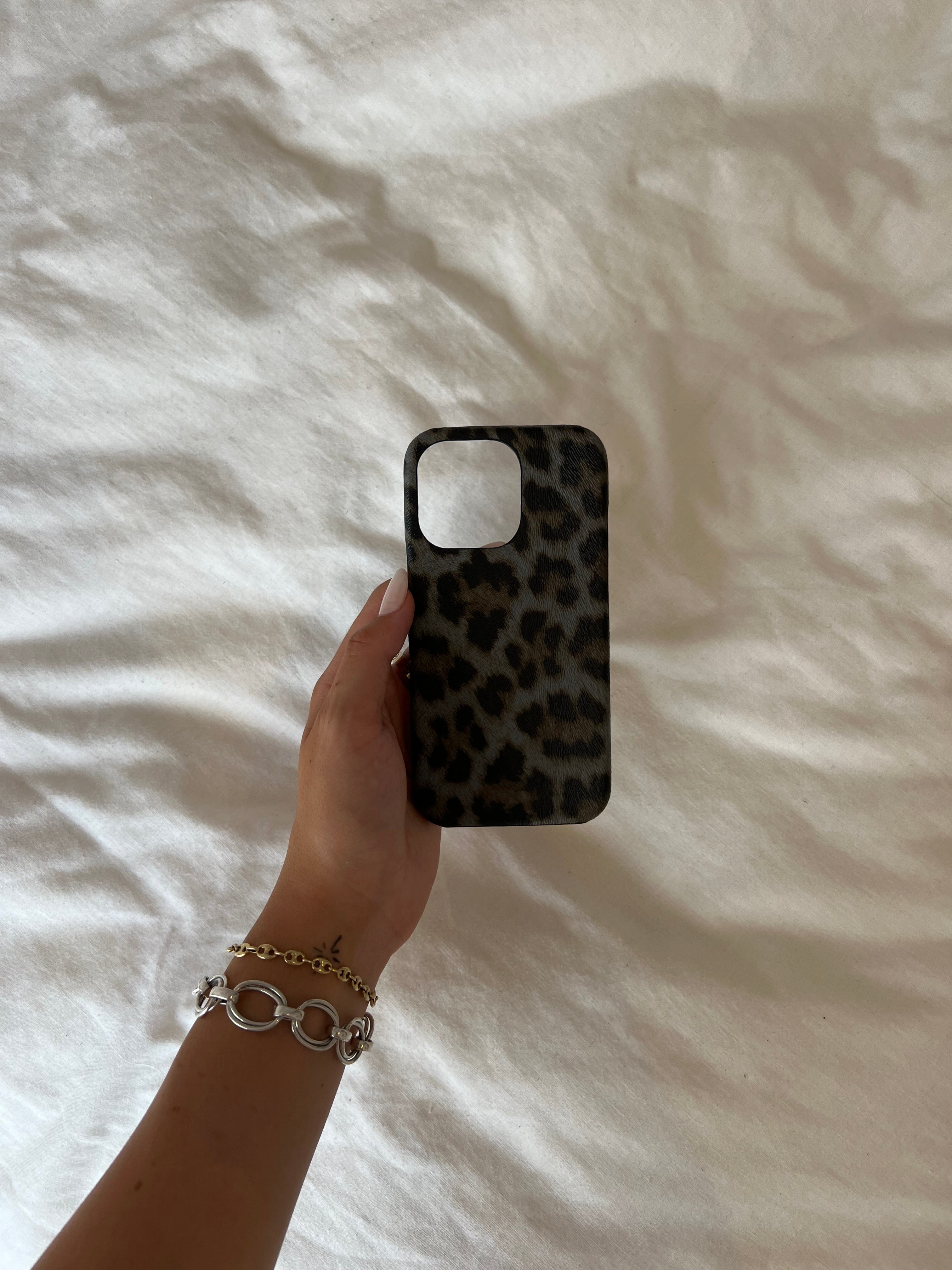 LEO GREY PHONE CASE